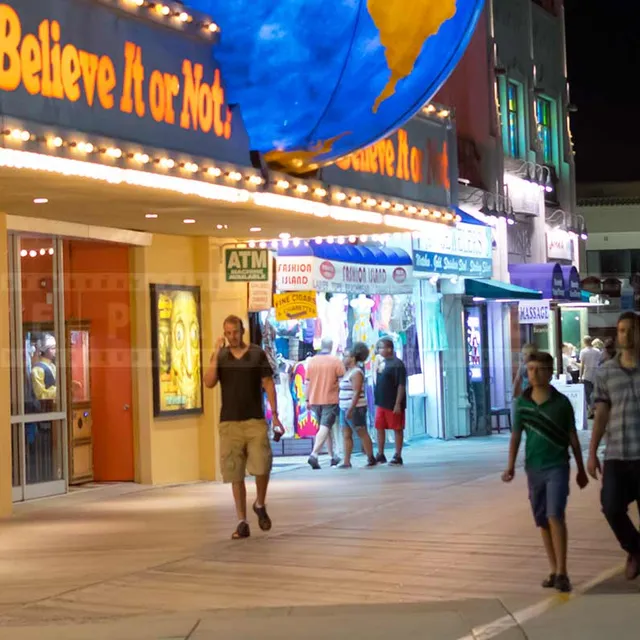 Atlantic City boardwalk full of people at night